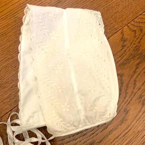 Christening/Baptism lace lined gown with matching bonnet and shoes - Picture 7 of 9